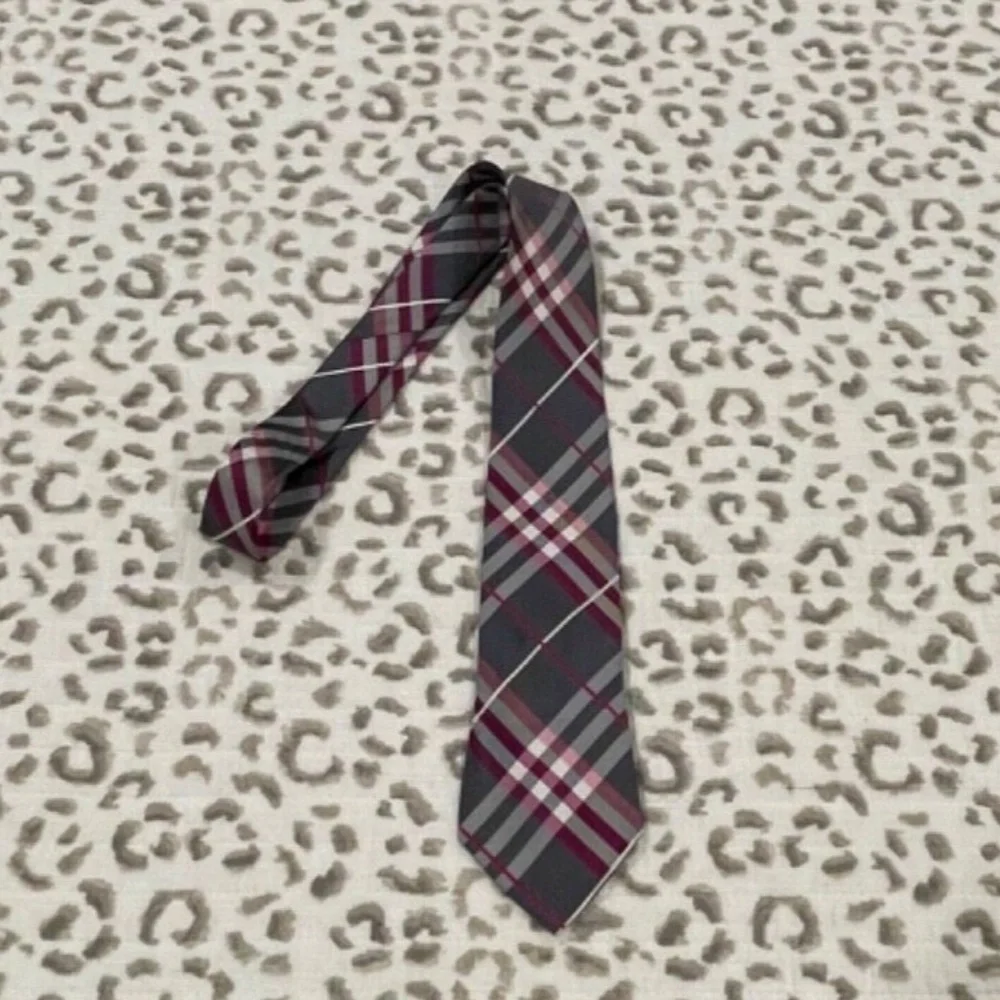 Croft and Barrow Men's Neck Tie‎ Plaid Grey Purple White